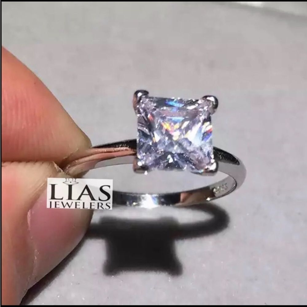New 18k white gold engagement ring